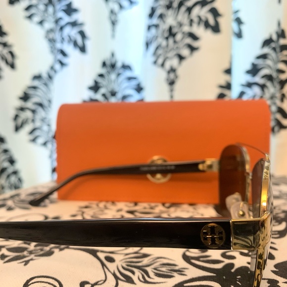 Tory Burch Woman’s Sunglasses (56mm) - Picture 2 of 6